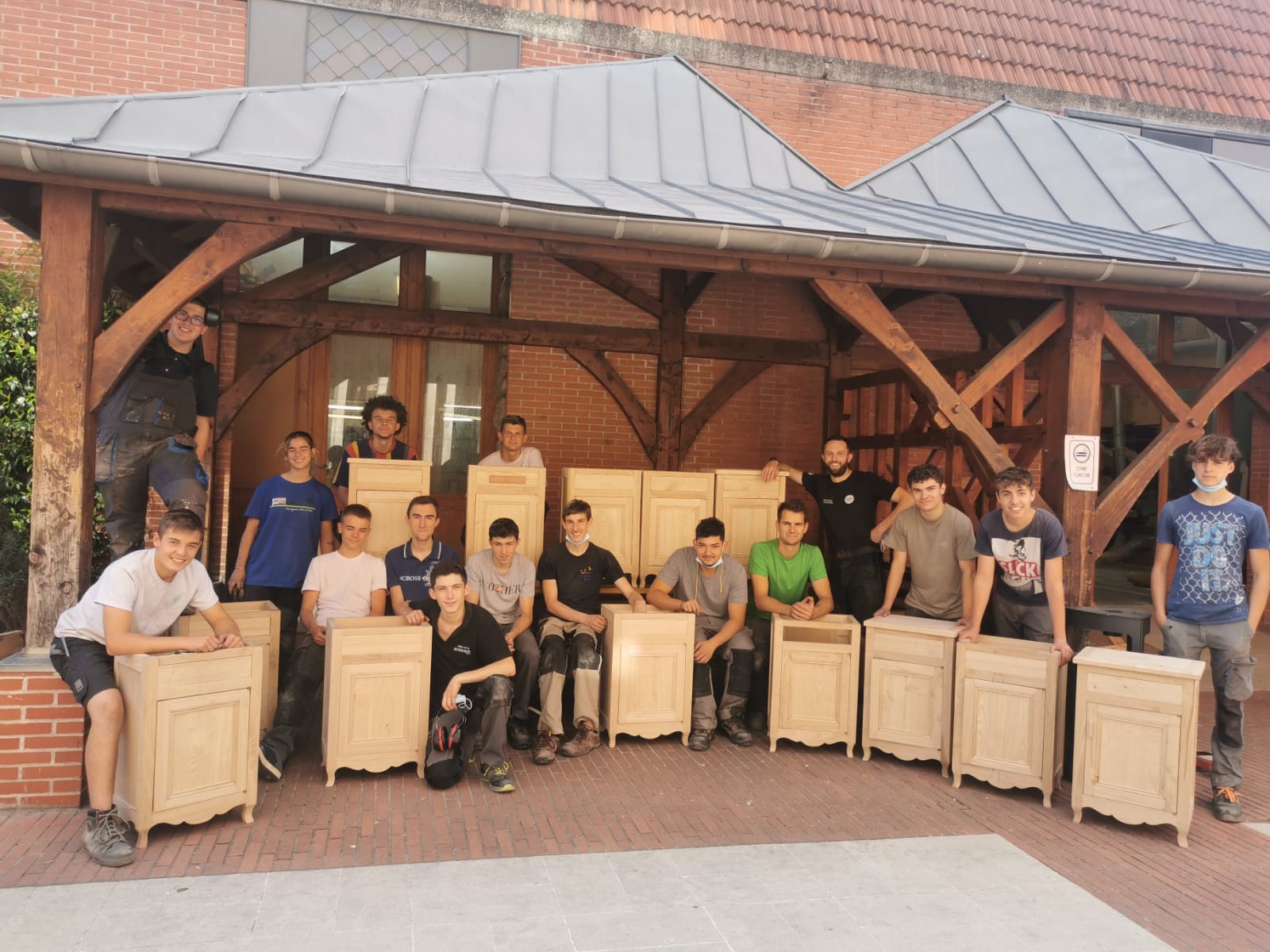 Fabrication d'un confiturier massif par les apprentis!